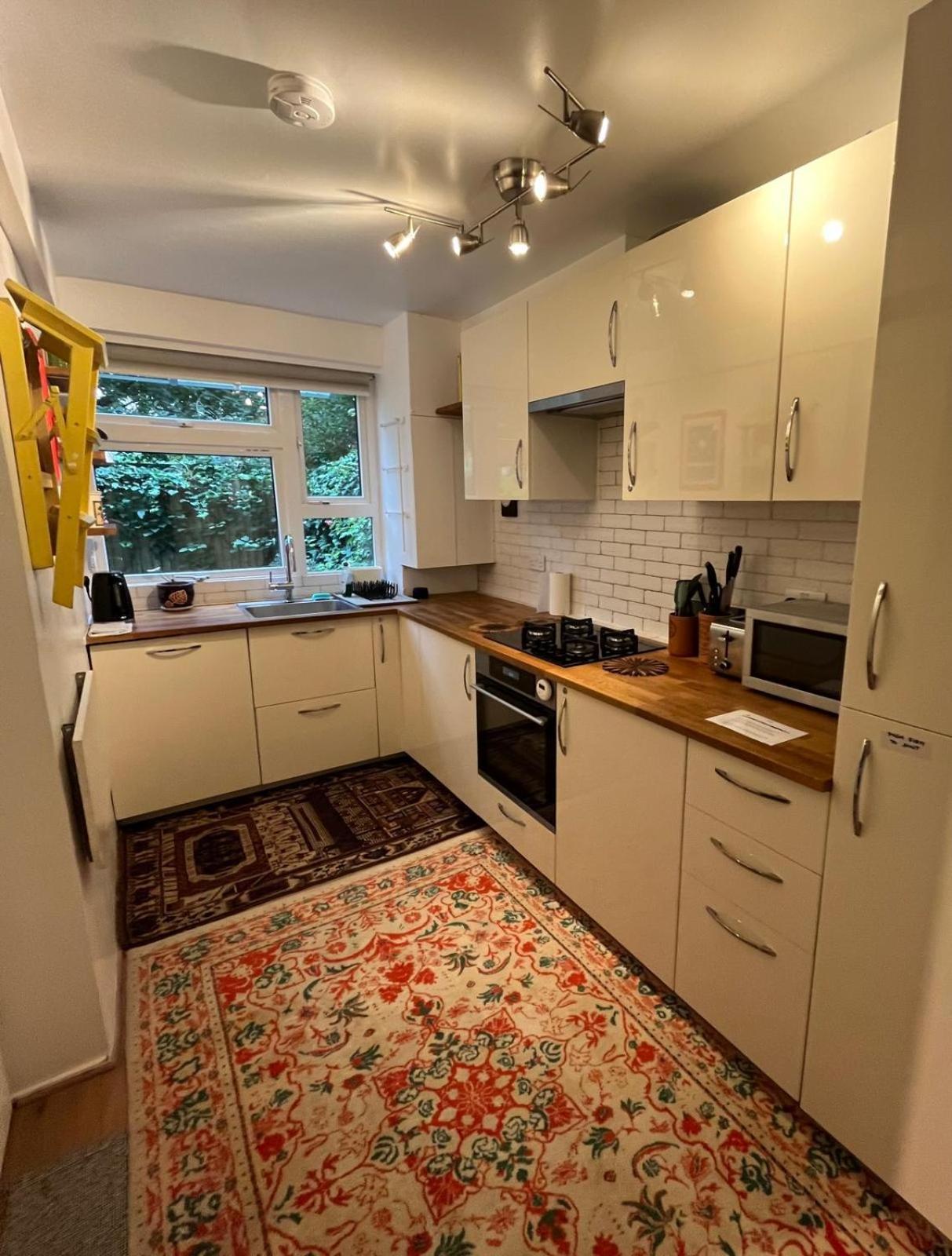 Apartment Cozy 1-br Garden Flat For Up To 4 In East London