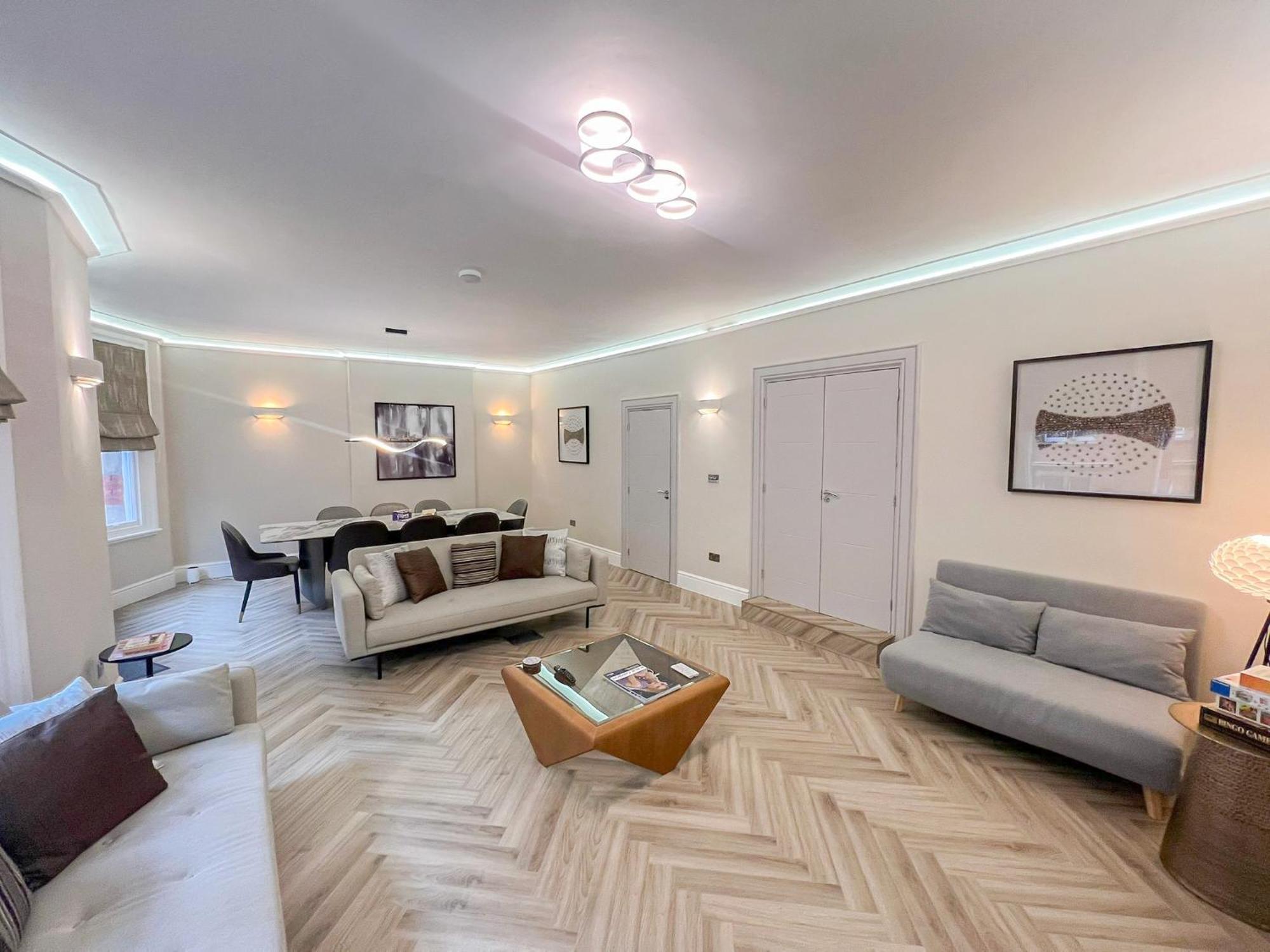 Lux 4 Bedroom In Baker St Near Regent's Park *