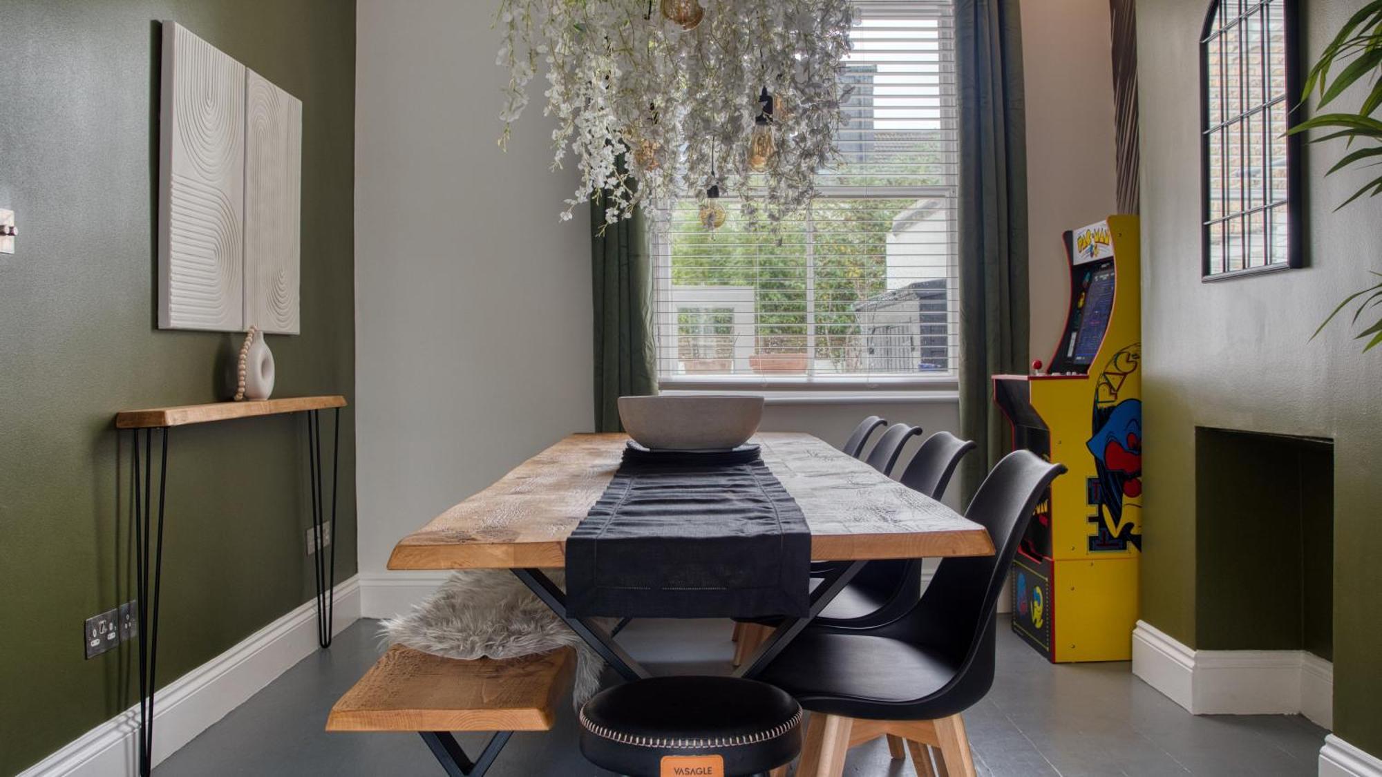 Villa Acton - Hot Tub, Cinema & Gaming London