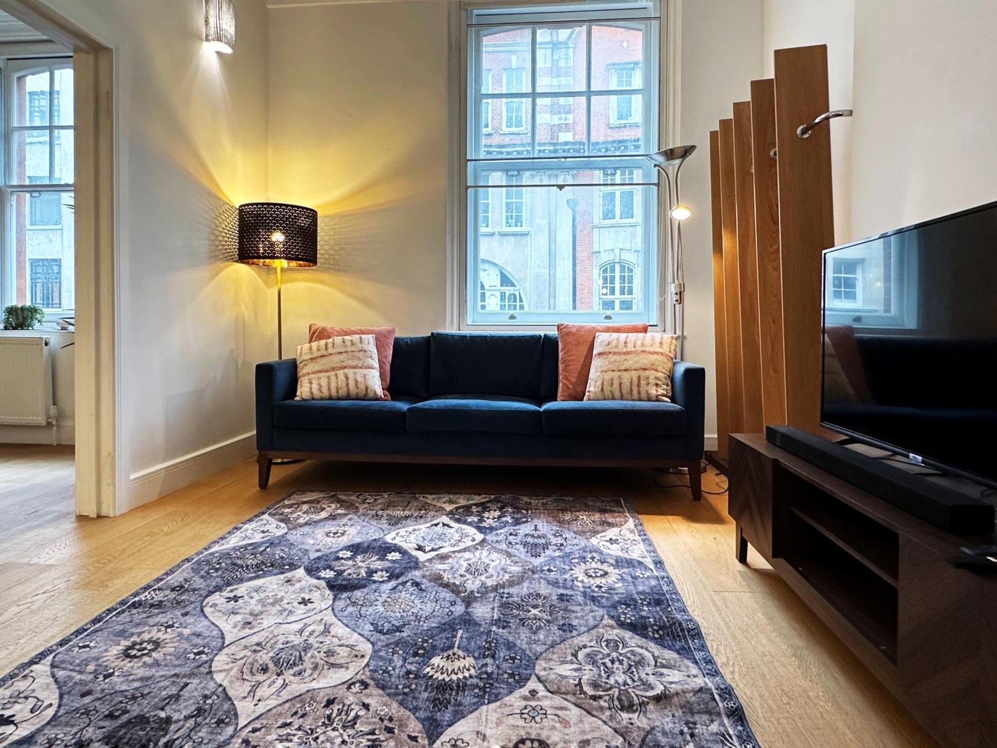 Theo's 2 Bedroom In Apartment