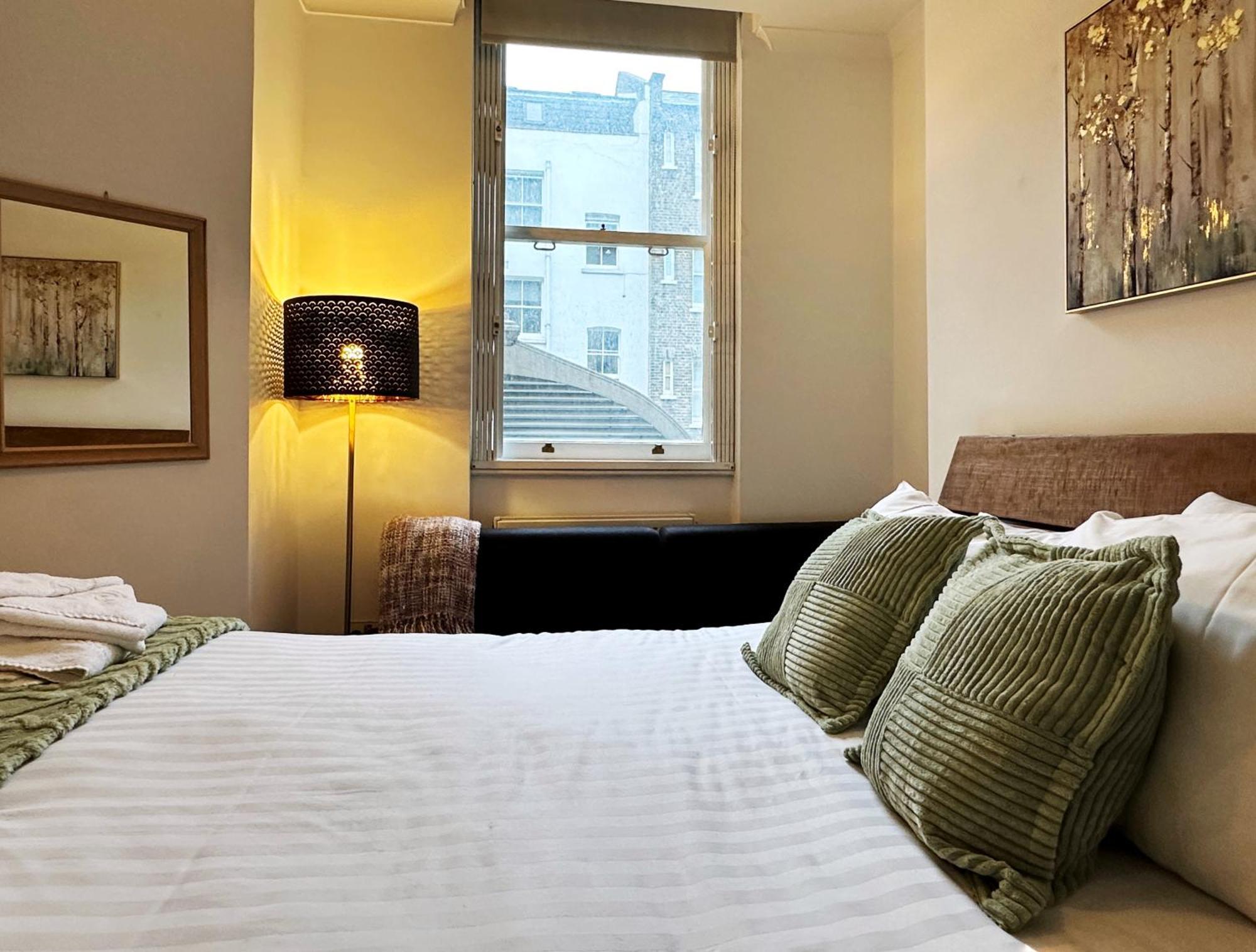 Theo's 2 Bedroom In Apartment London