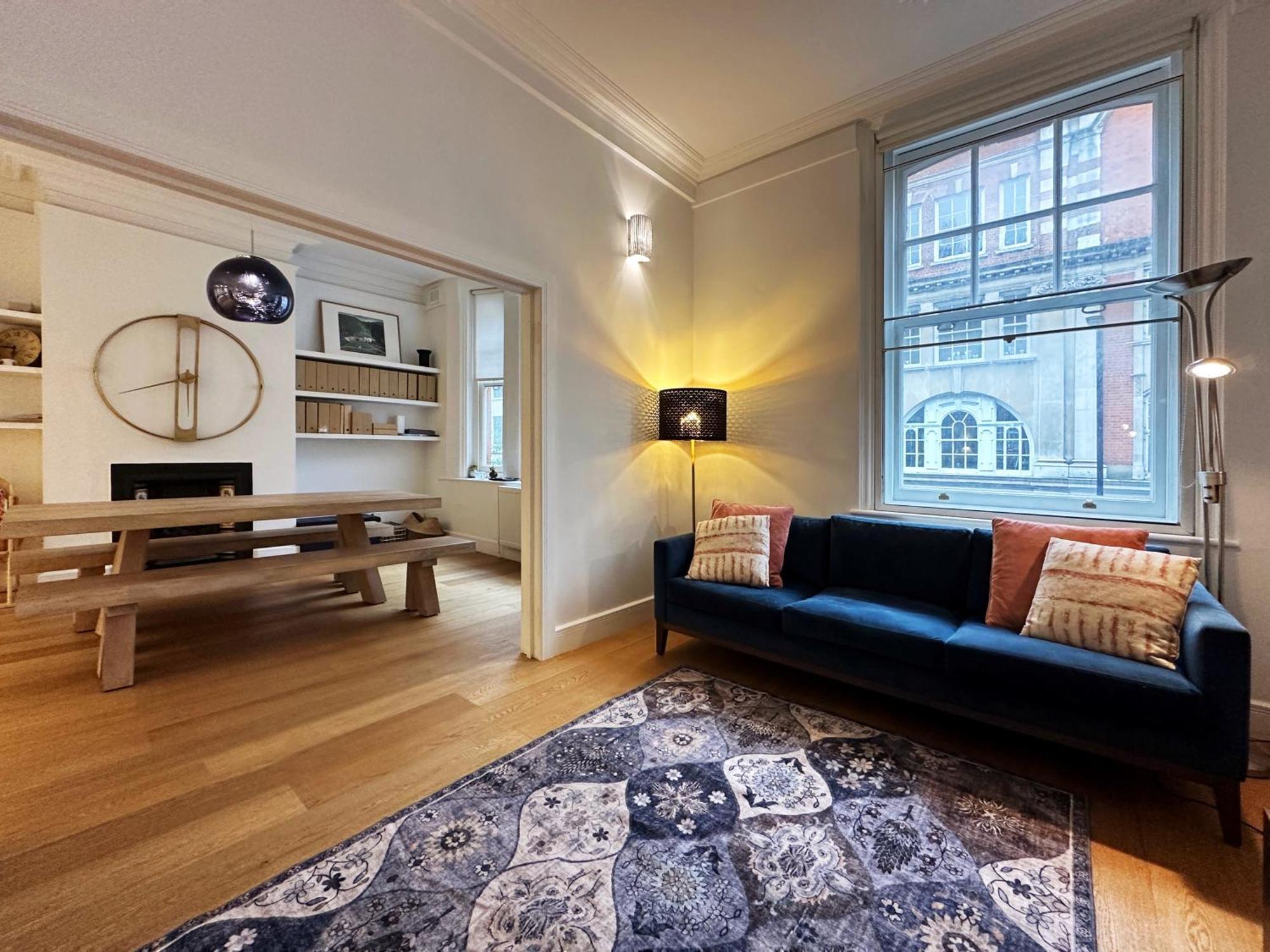 Theo's 2 Bedroom In Apartment