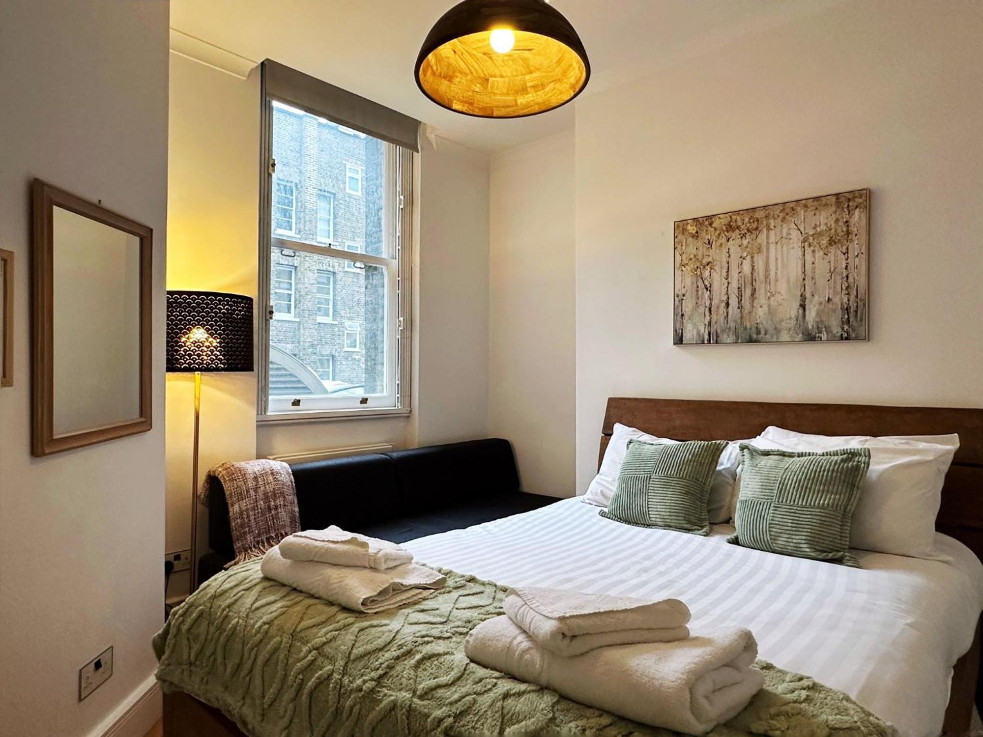 Theo's 2 Bedroom In Apartment *