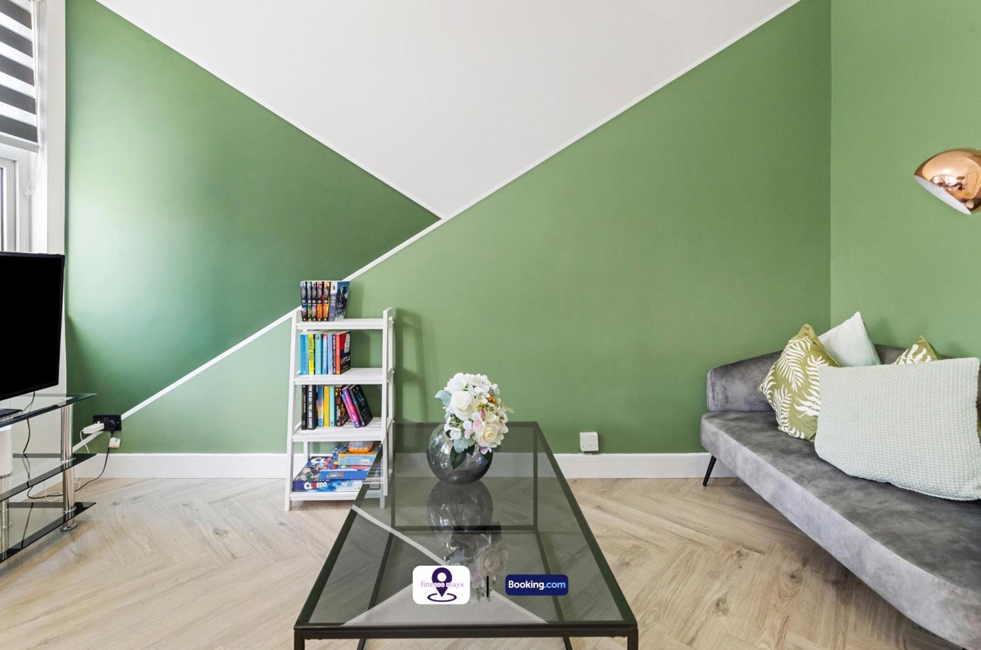 Last-minute Grab ! Limited Time L Exclusive On 2 Bedroom, High Spec Luxury Flat By Finesse Short Lets & Serviced With Free Wifi * London