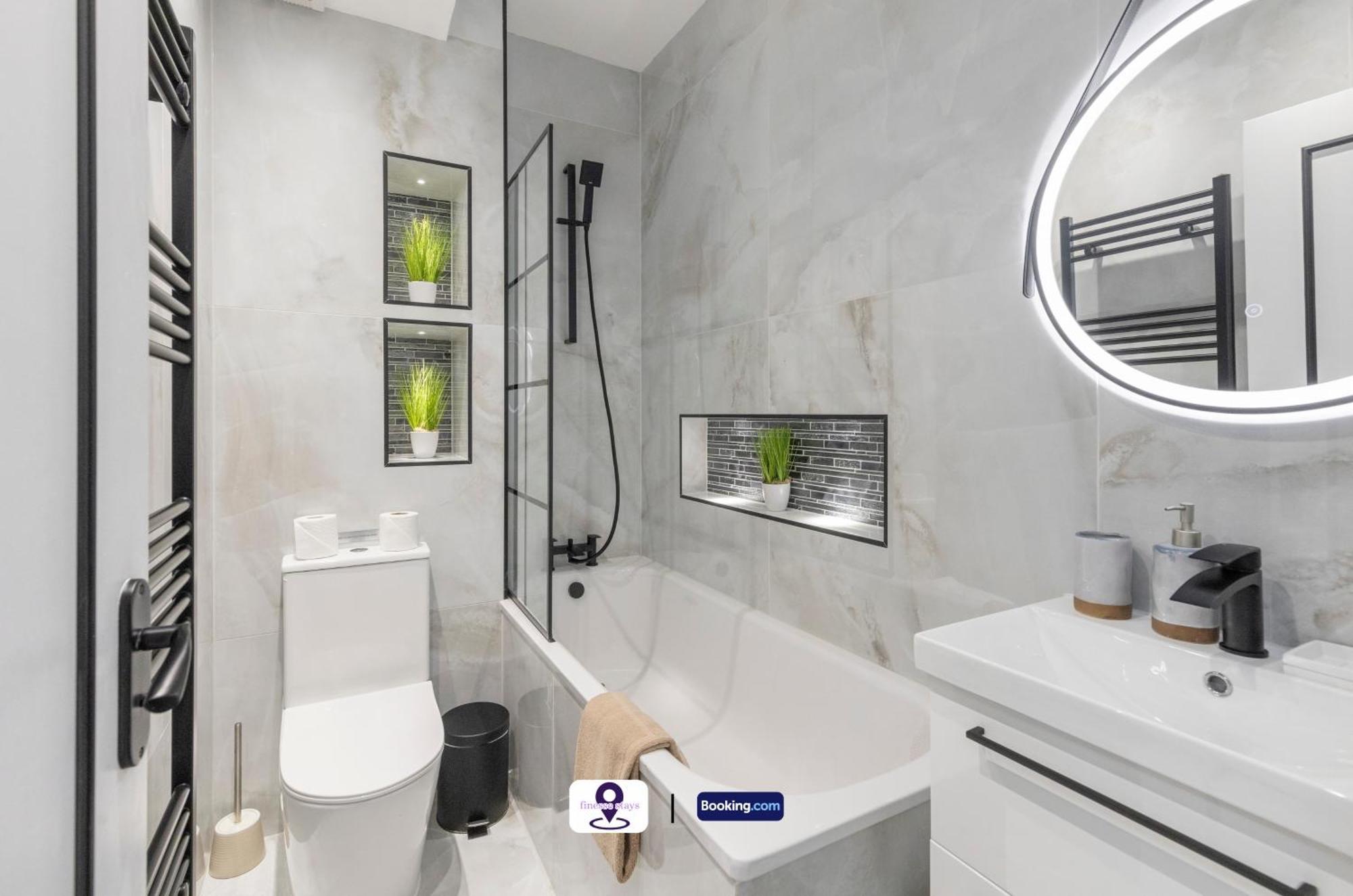 Last-minute Grab ! Limited Time L Exclusive On 2 Bedroom, High Spec Luxury Flat By Finesse Short Lets & Serviced With Free Wifi * London