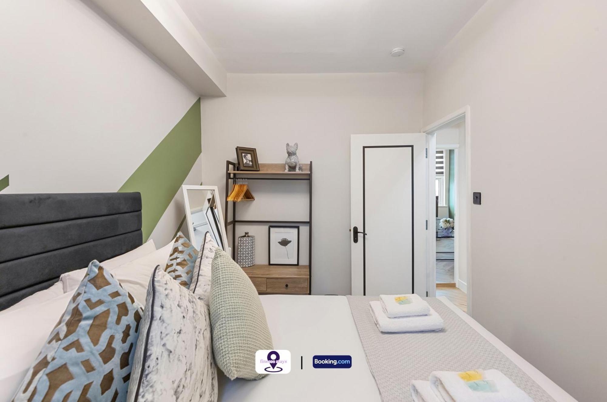 Last-minute Grab ! Limited Time L Exclusive On 2 Bedroom, High Spec Luxury Flat By Finesse Short Lets & Serviced With Free Wifi London