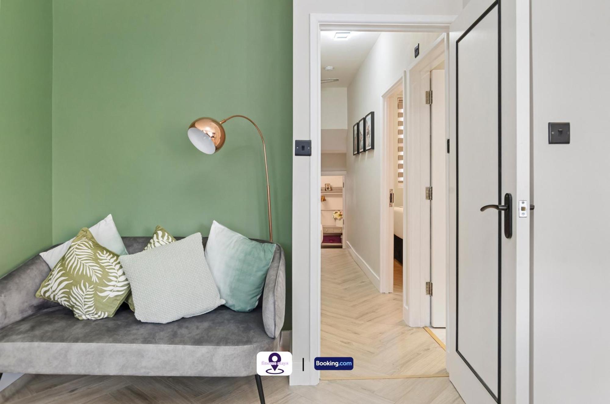 Last-minute Grab ! Limited Time L Exclusive On 2 Bedroom, High Spec Luxury Flat By Finesse Short Lets & Serviced With Free Wifi Apartment