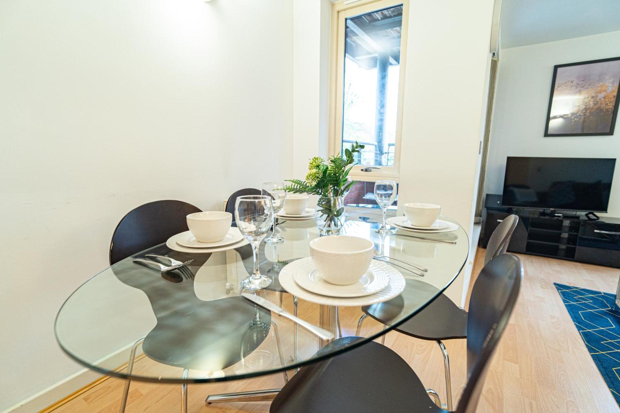 Kings Cross, 2 Bed Apartment *