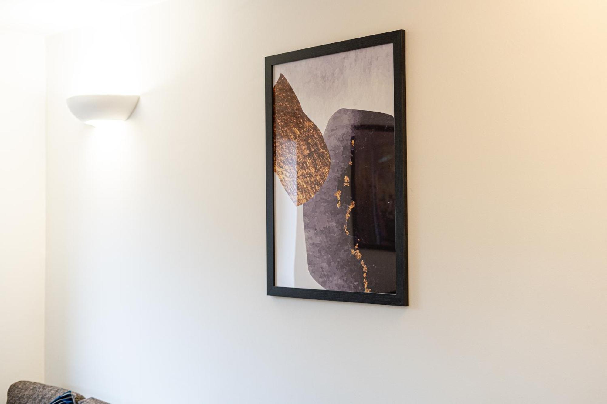 Kings Cross, 2 Bed Apartment *
