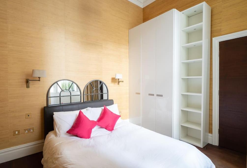 Super Knightsbridge 2 Bed Gound Floor *