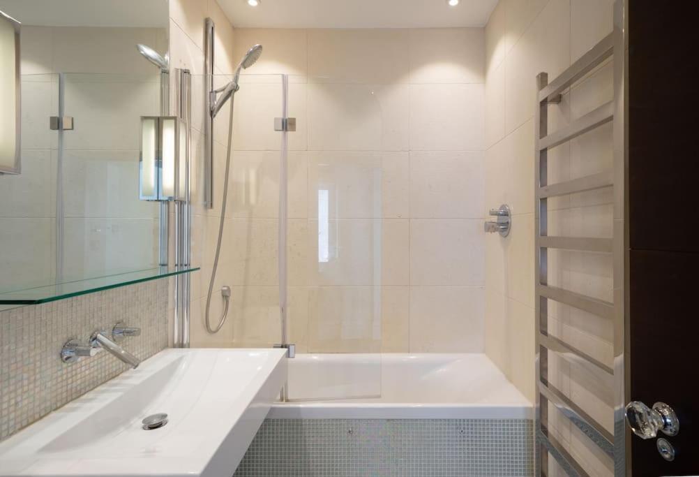 Apartamento Super Knightsbridge 2 Bed Gound Floor