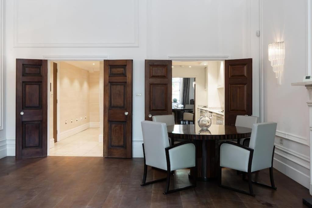 Super Knightsbridge 2 Bed Gound Floor Londres