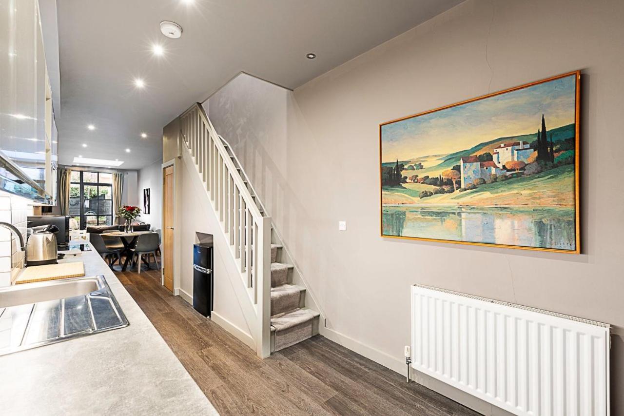 Stunning 5 Bed House In Willesden Green! Vakantiehuis *