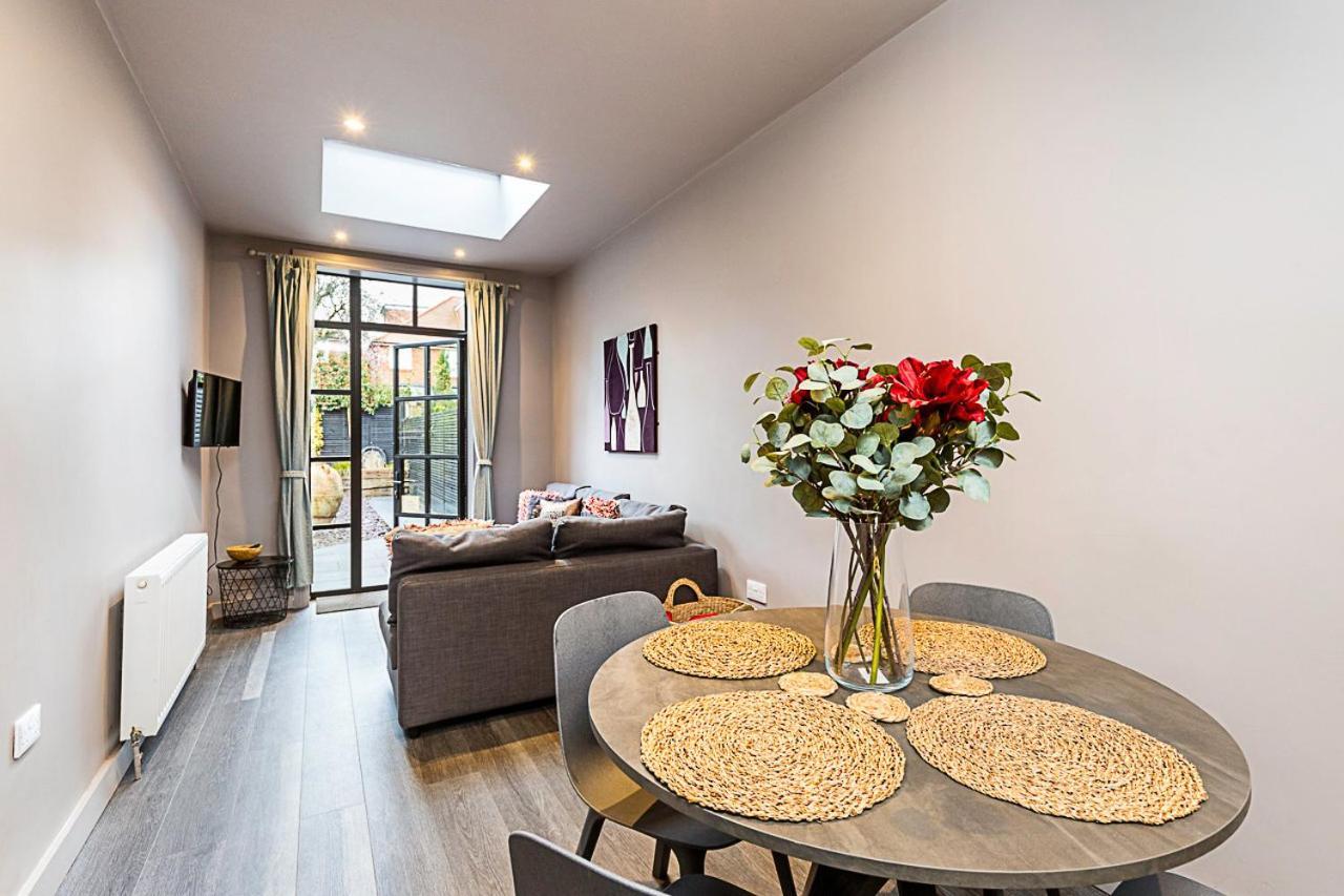 Stunning 5 Bed House In Willesden Green! Vakantiehuis