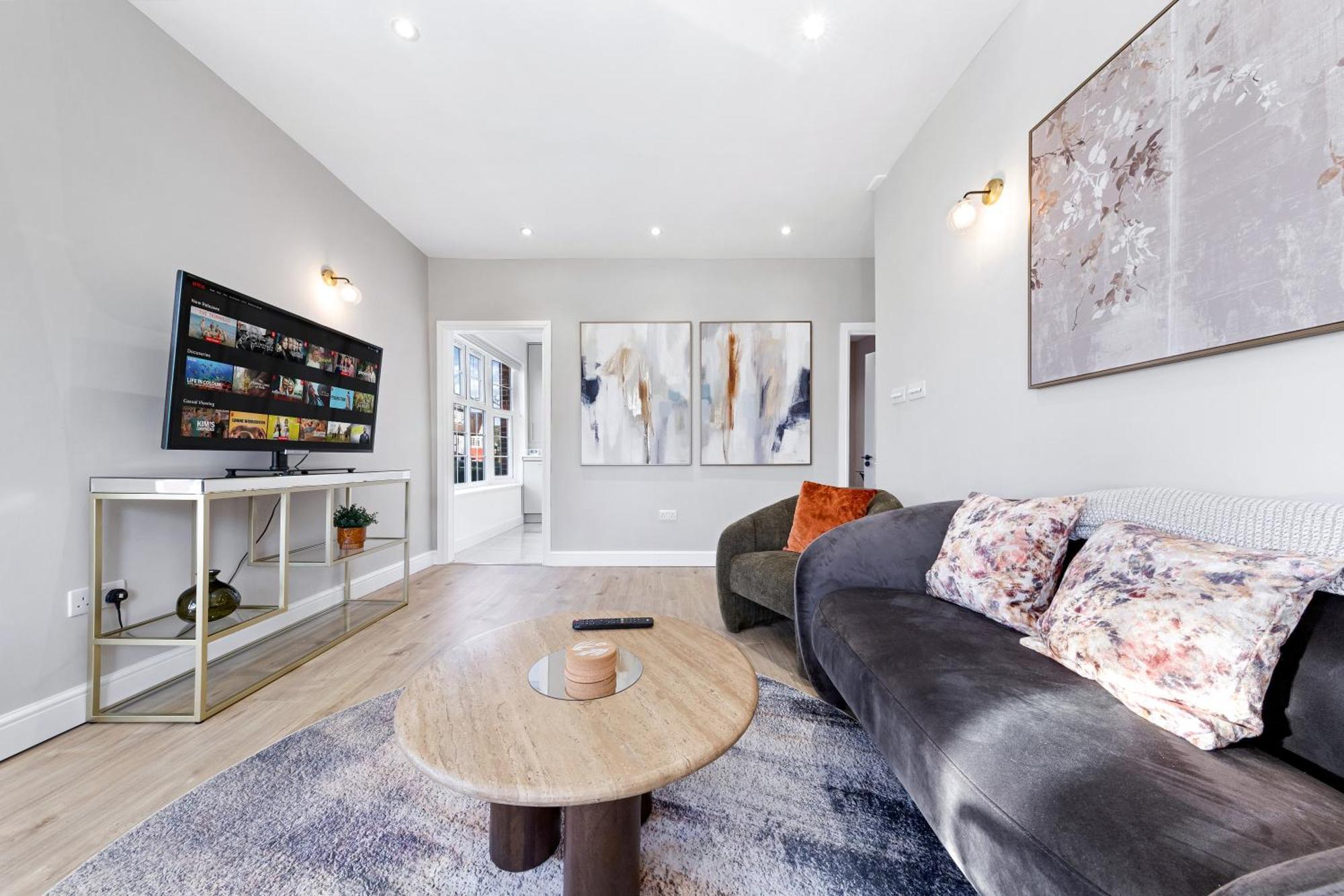 Luxury At Golders - Unico Residences Apartment