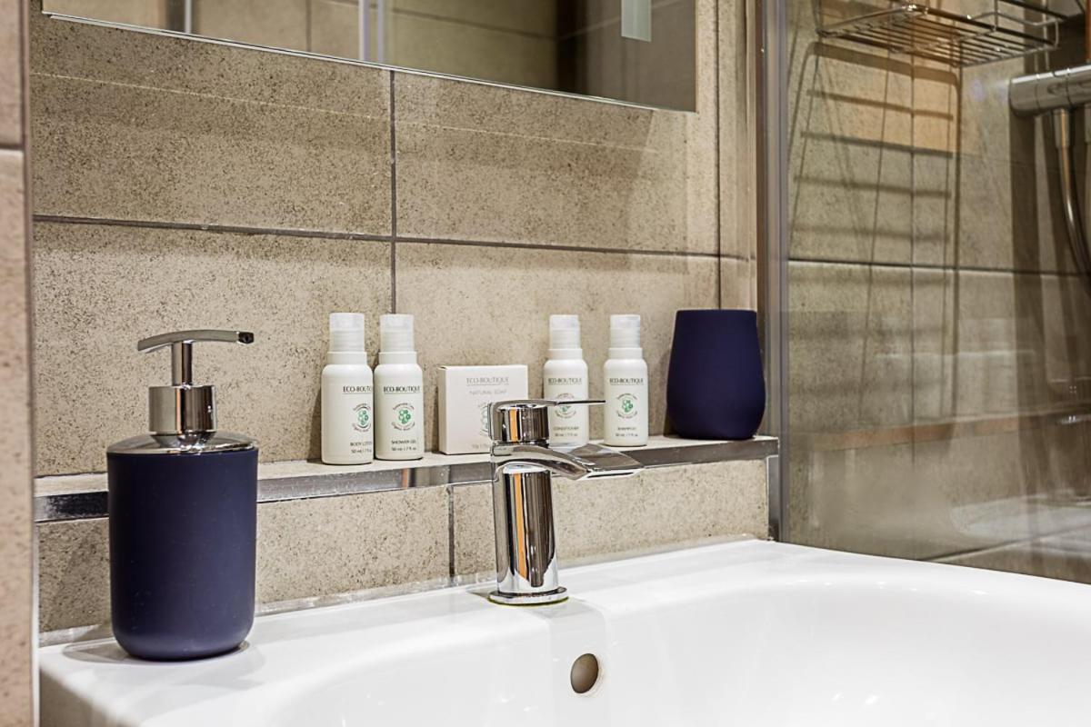 Modern Bayswater Flat * London