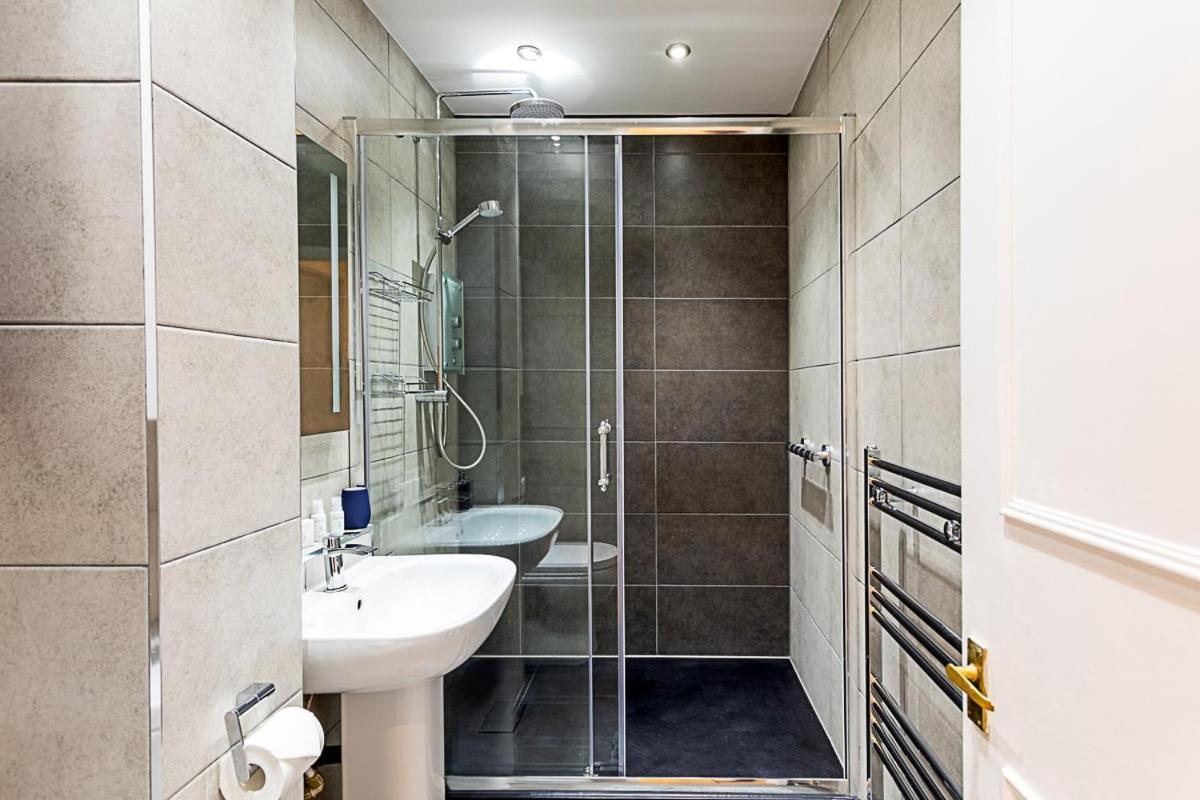 Modern Bayswater Flat *