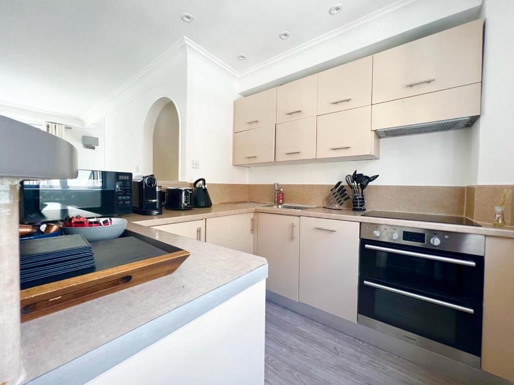Split Level 2 Bed Apartment- Mayfair Apartment