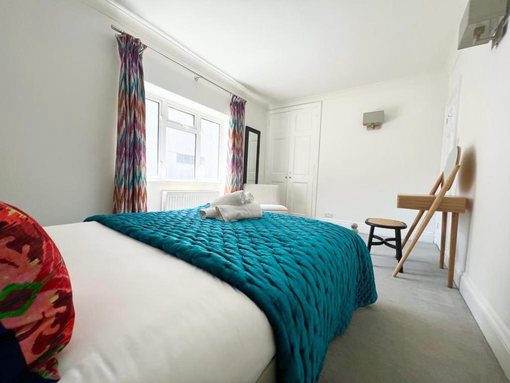 Apartment Split Level 2 Bed Apartment- Mayfair