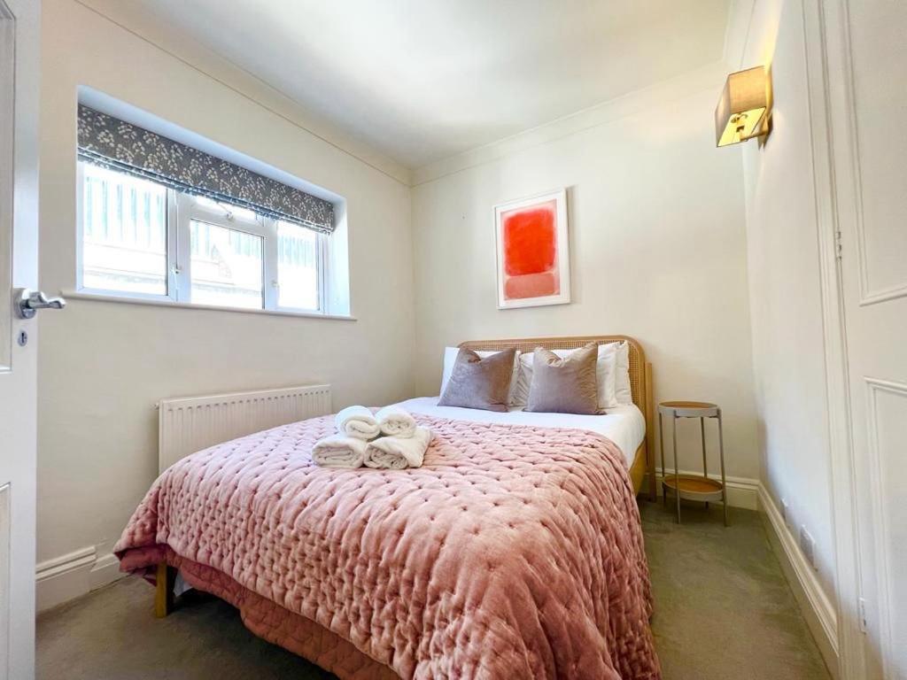 Split Level 2 Bed Apartment- Mayfair