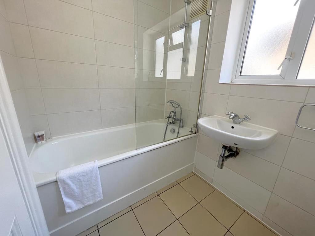 Split Level 2 Bed Apartment- Mayfair Apartment