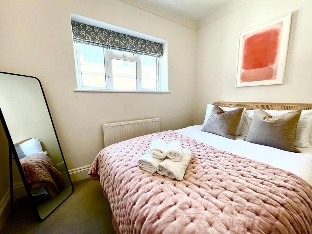 Split Level 2 Bed Apartment- Mayfair