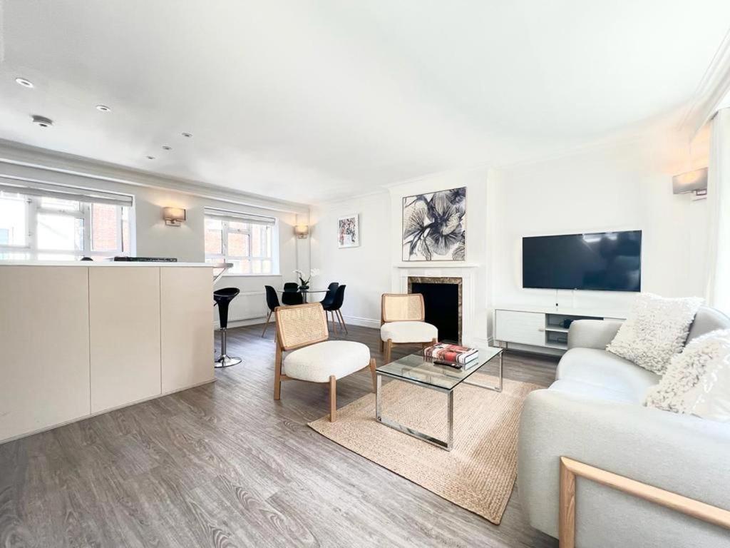 Apartment Split Level 2 Bed Apartment- Mayfair *