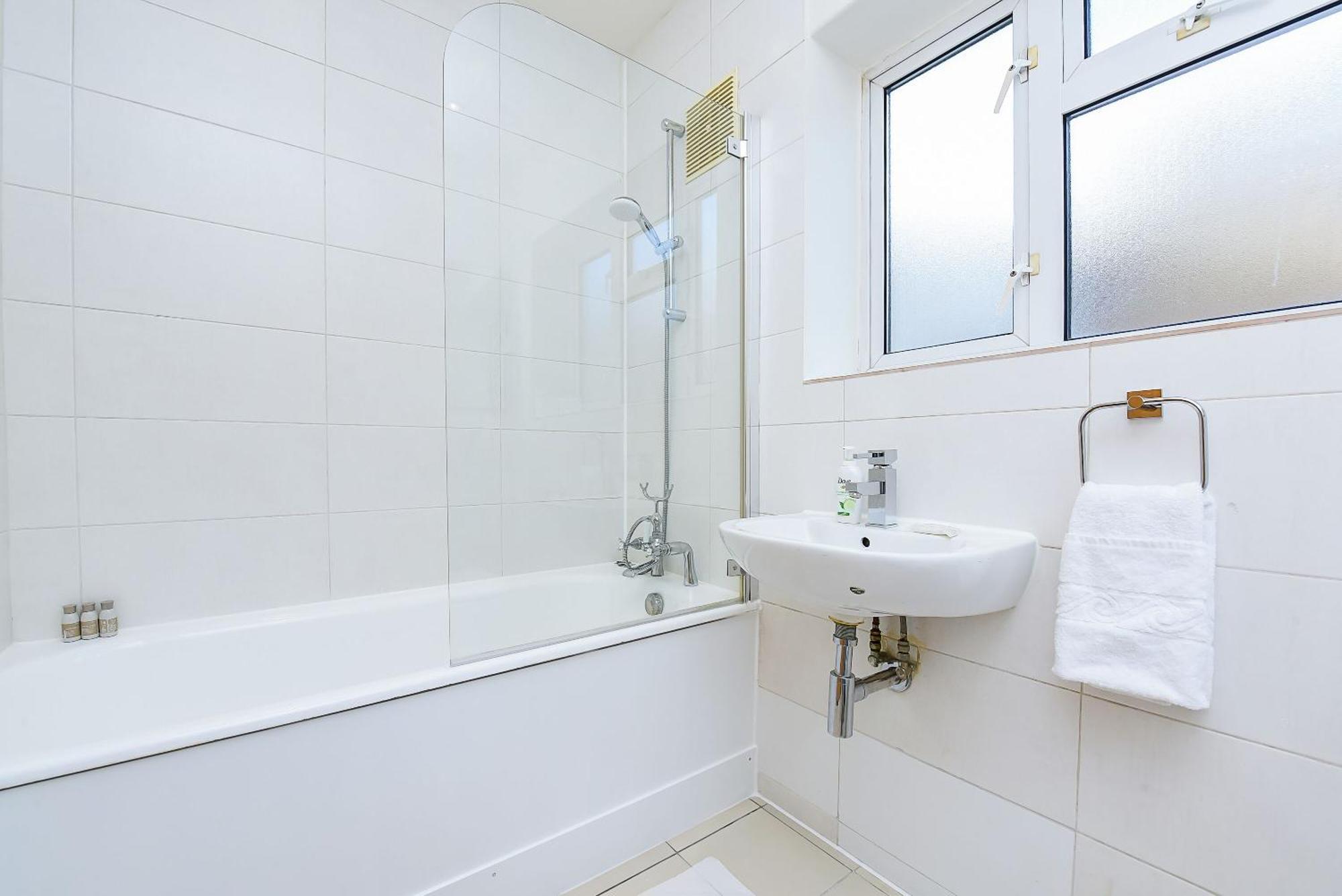 Split Level 2 Bed Apartment- Mayfair *