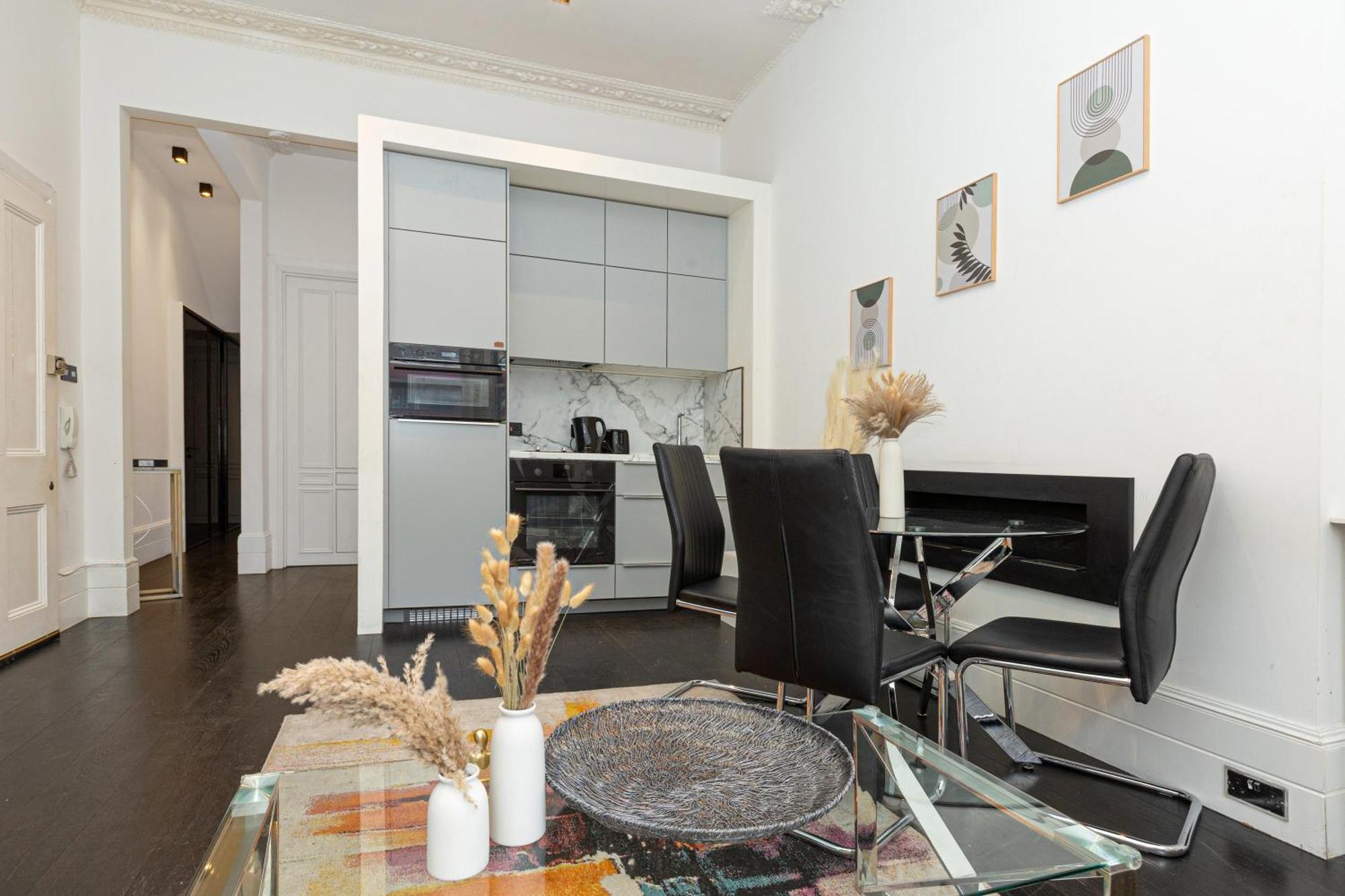 Lovely 2br Flat In Kensington, 2 Minutes Tube Apartment London