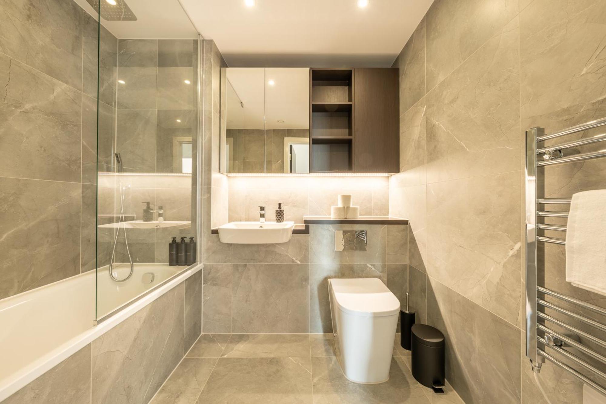 Mitre Klimt By Artsy Apartment London