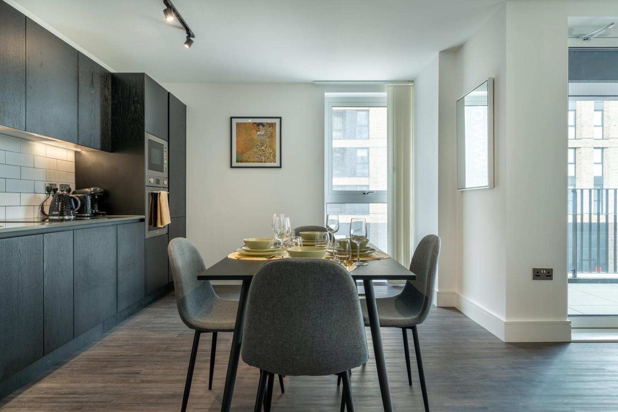 Mitre Klimt By Artsy Apartment London