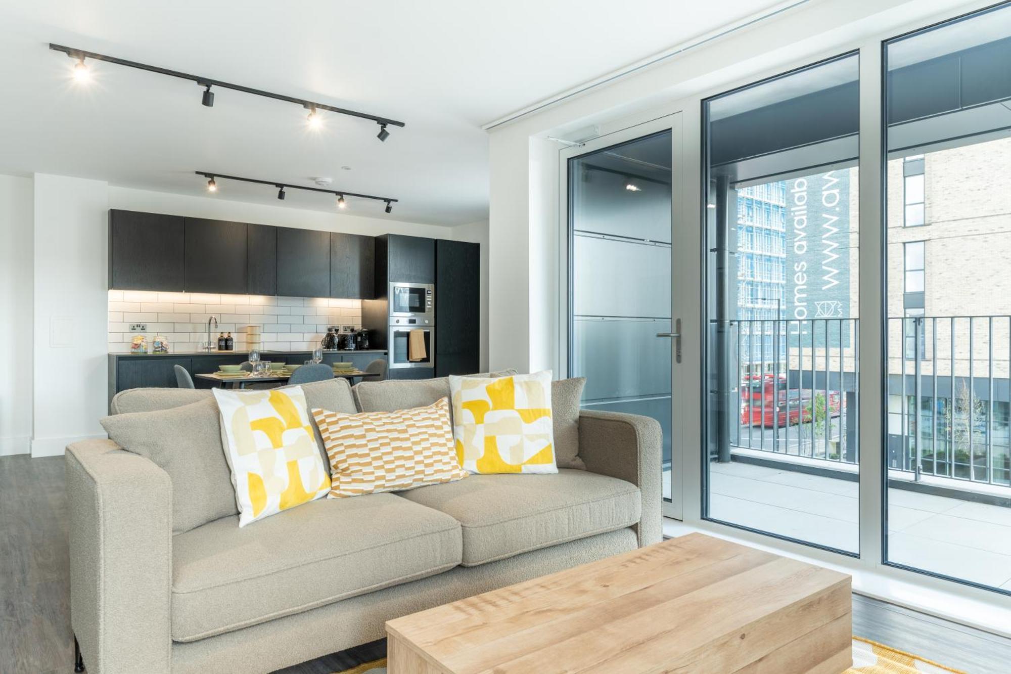 Mitre Klimt By Artsy Apartment London