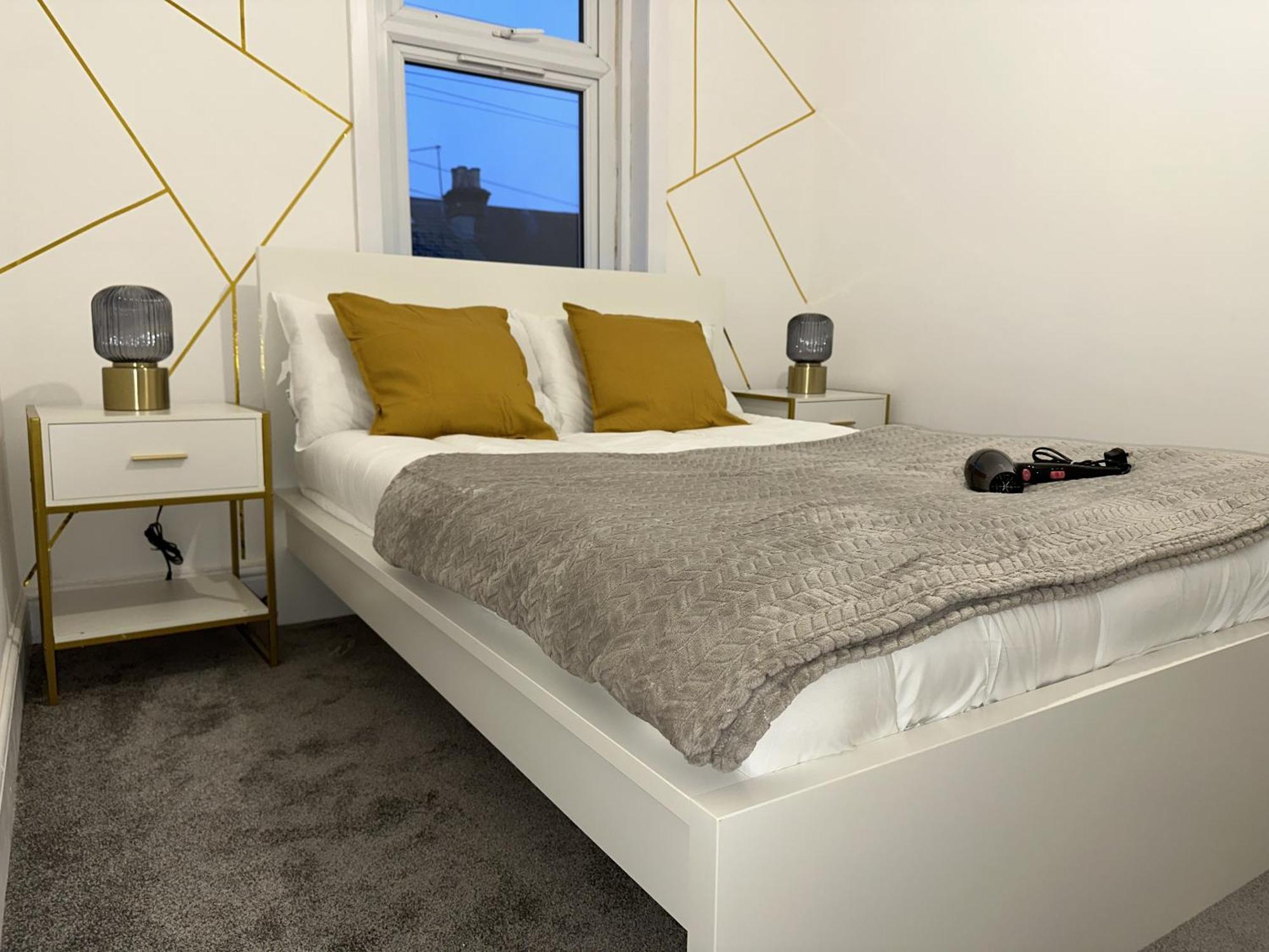 Cozy 2 Bed In Ilford- Contractors & Groups Welcome * Londen