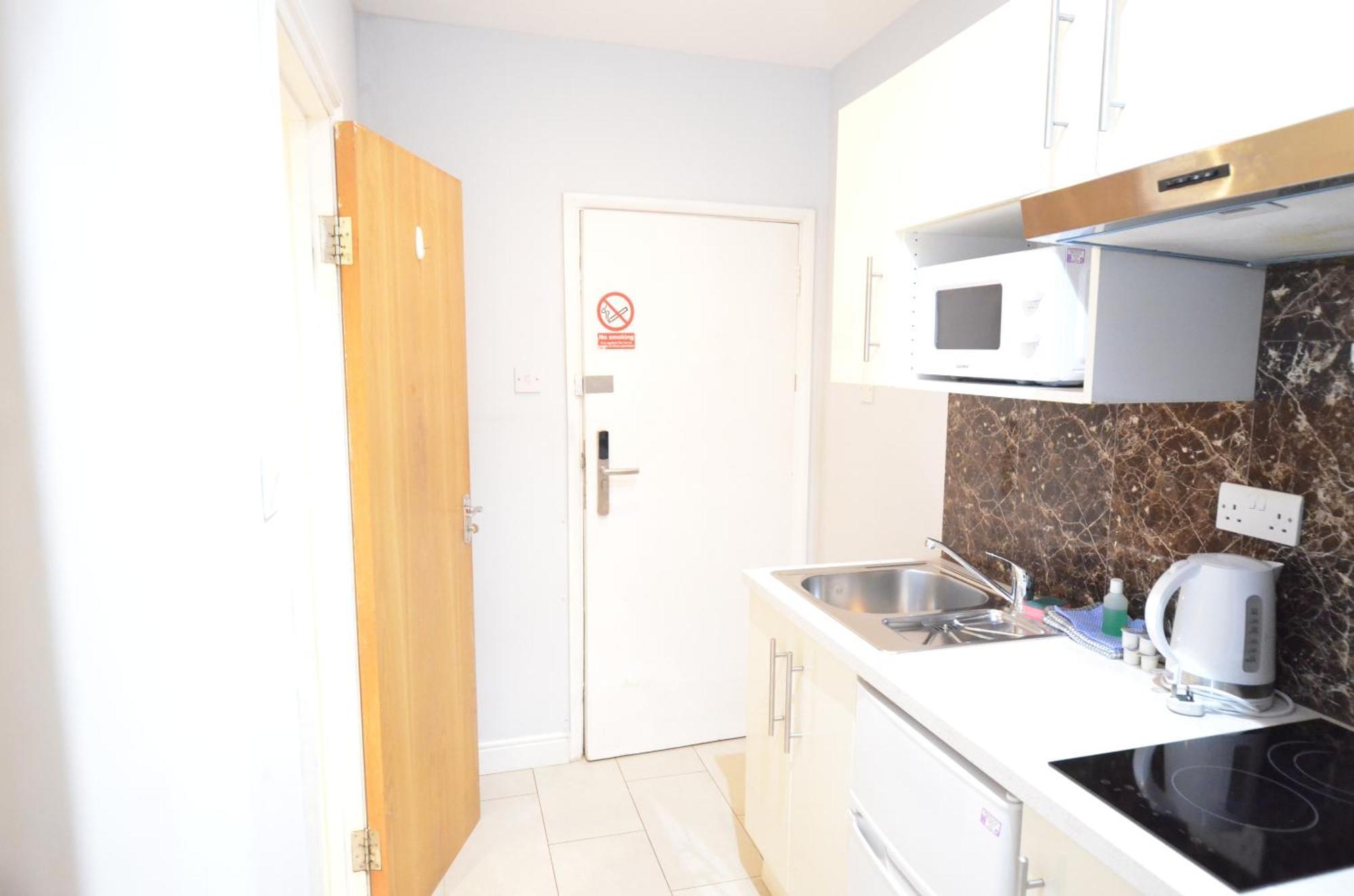 Amber Hotel-suites 3*