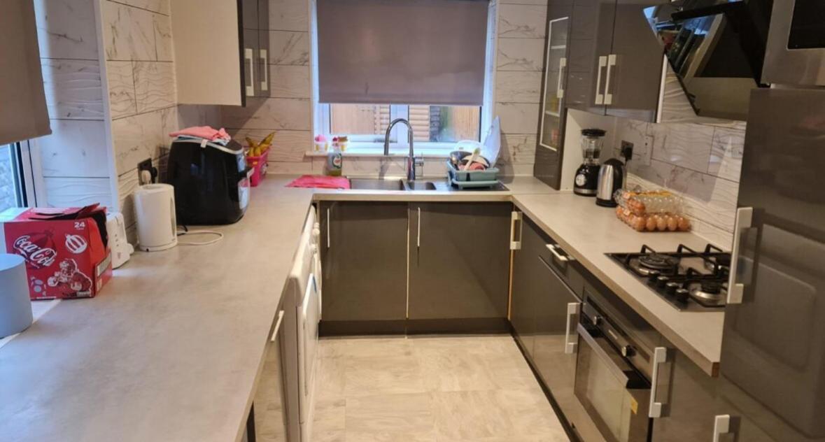 Cosy Bedroom Near Airport Homestay London