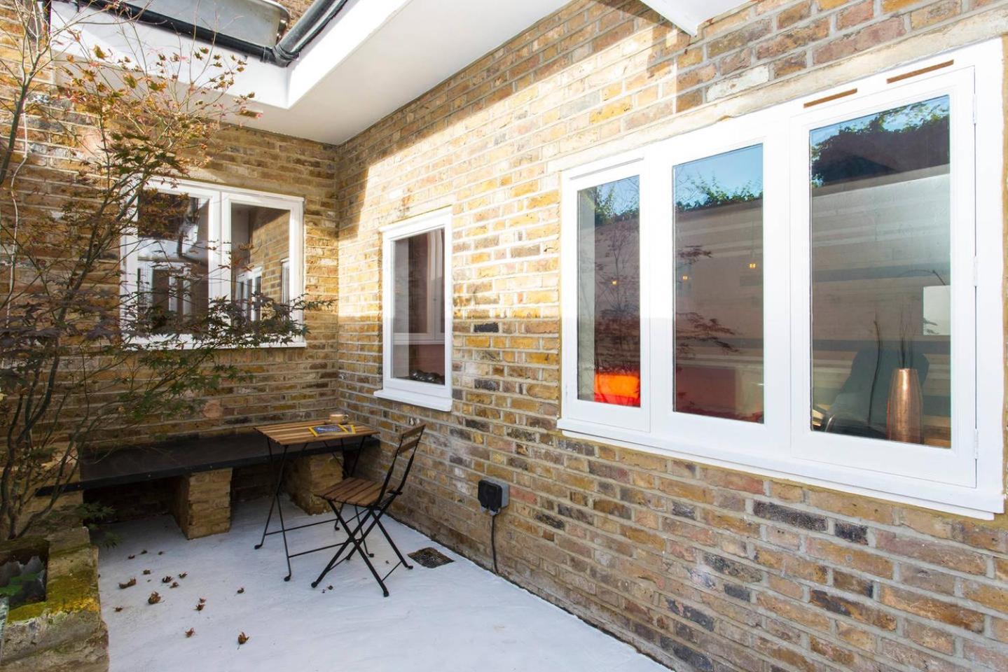 Quiet Queen's Park Courtyard Flat London