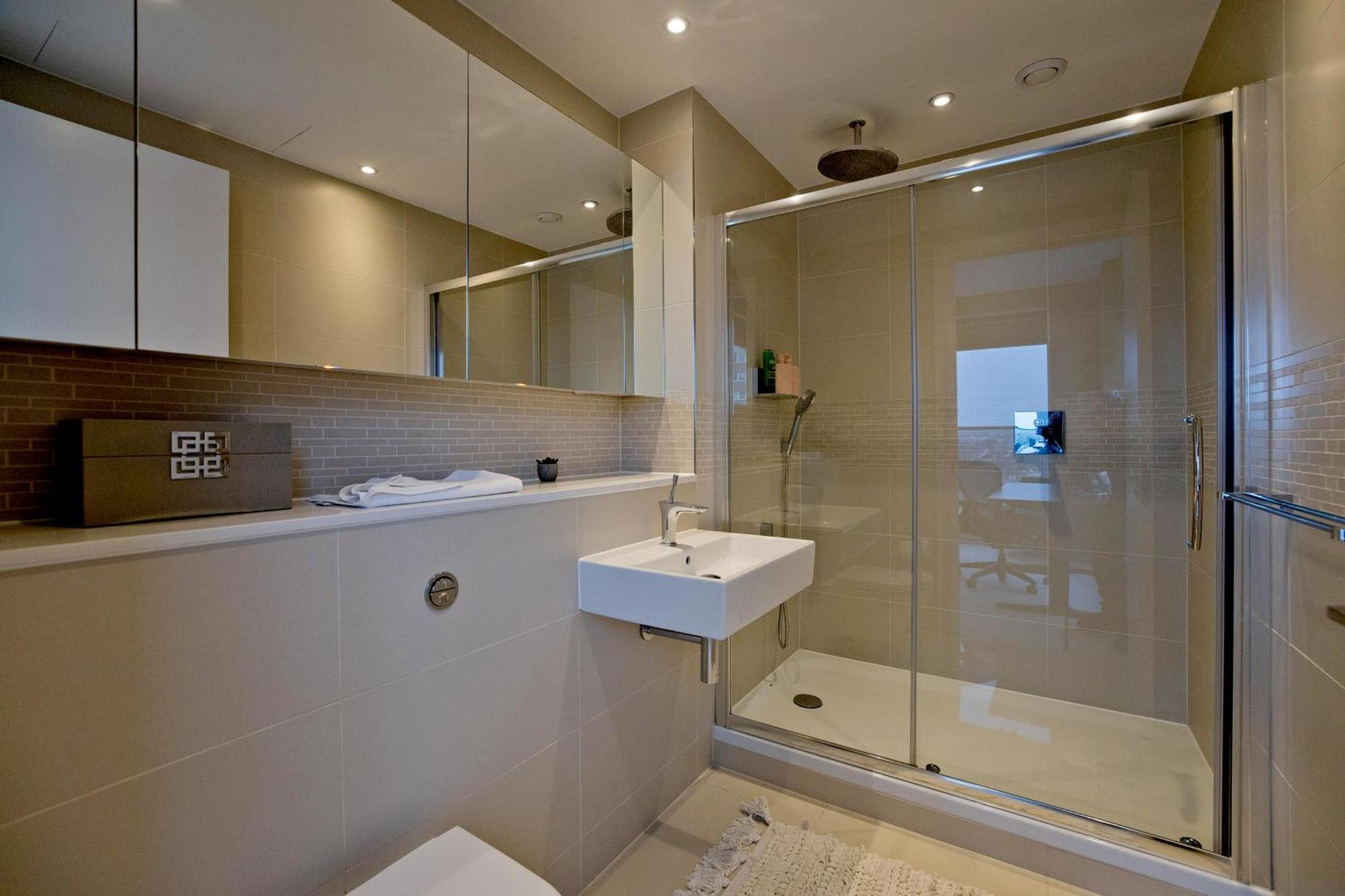 Luxury 360 Penthouse With Gym & Parking