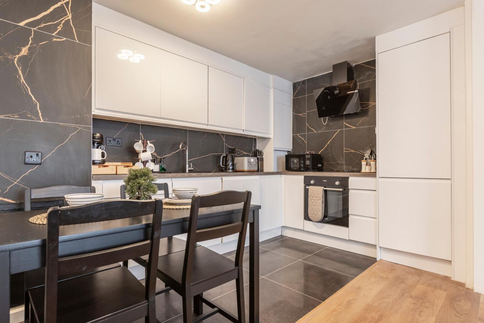 Apartment Shepherds Haven Luxury 4 Bed Flat With Self Check In