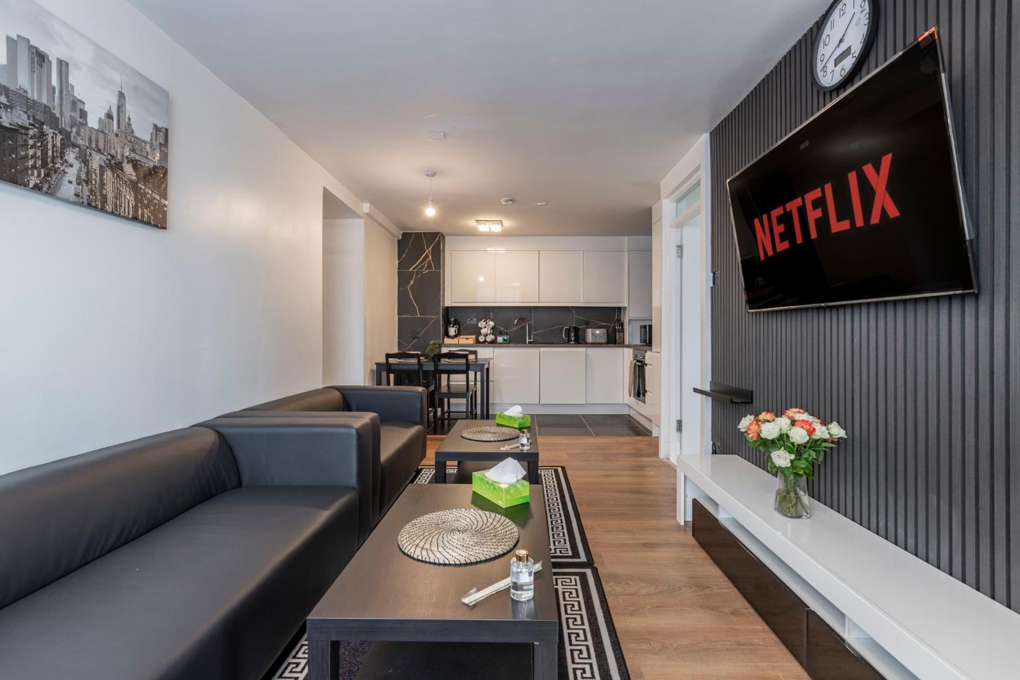 Shepherds Haven Luxury 4 Bed Flat With Self Check In Apartment *