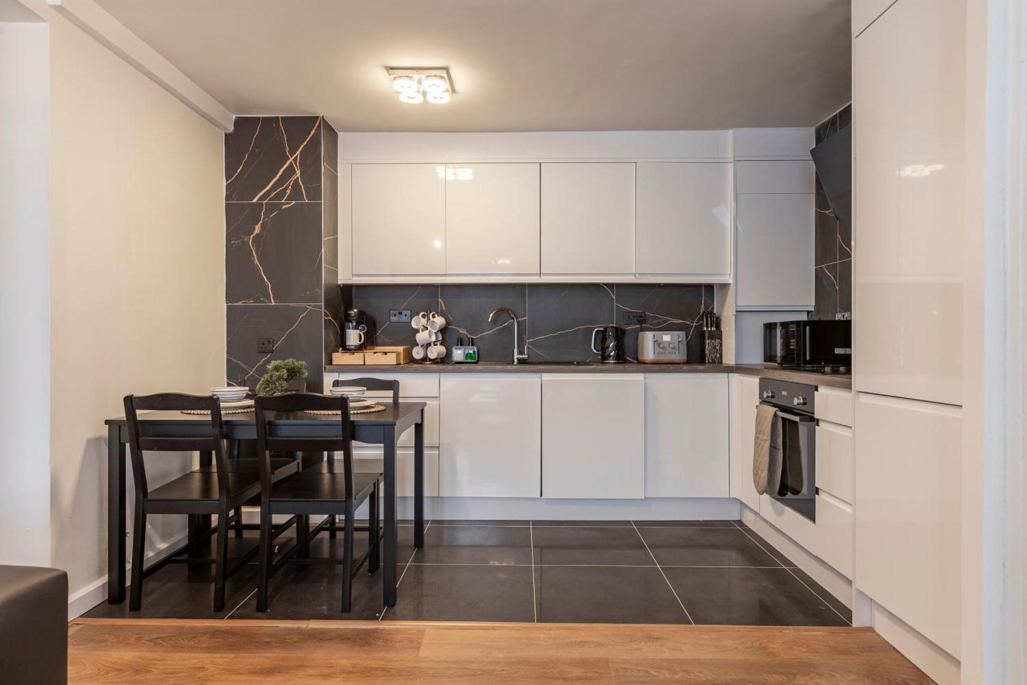 Apartment Shepherds Haven Luxury 4 Bed Flat With Self Check In *