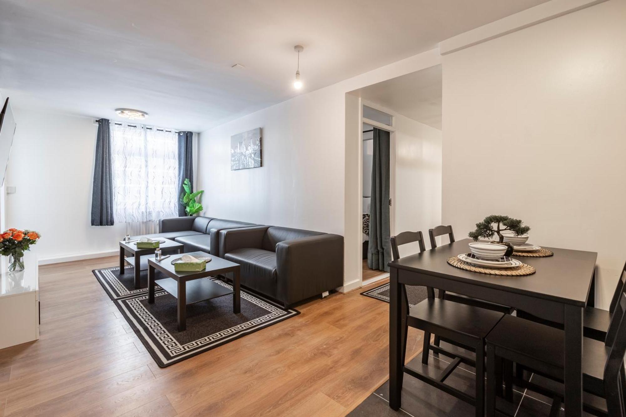 Apartment Shepherds Haven Luxury 4 Bed Flat With Self Check In London
