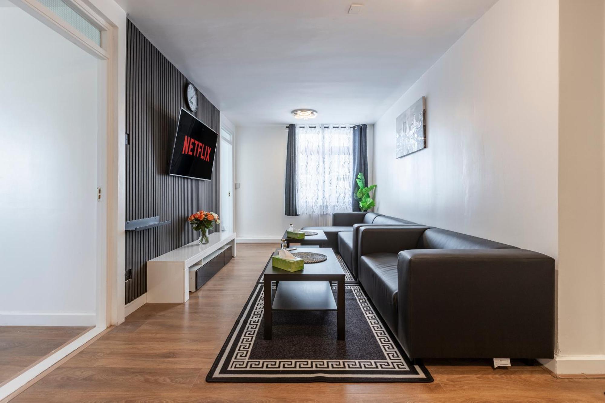 Shepherds Haven Luxury 4 Bed Flat With Self Check In * London