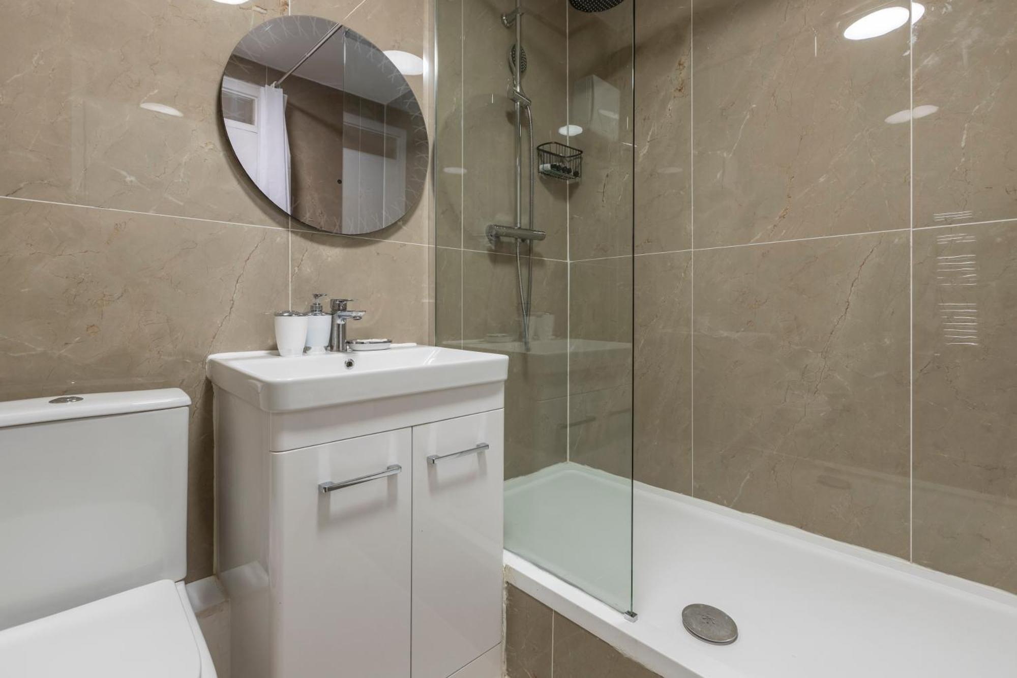 Apartment Shepherds Haven Luxury 4 Bed Flat With Self Check In *