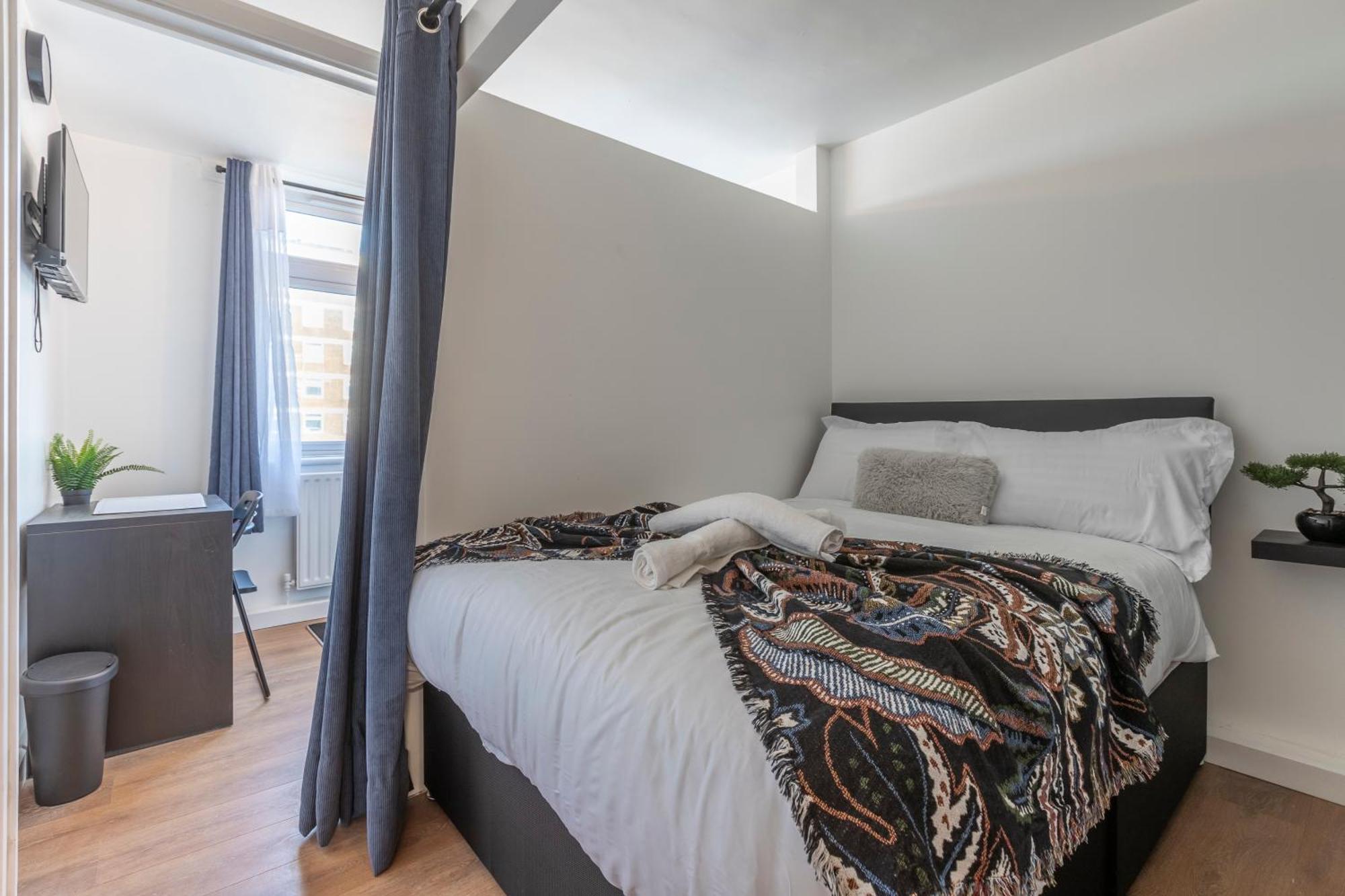 Shepherds Haven Luxury 4 Bed Flat With Self Check In Apartment London