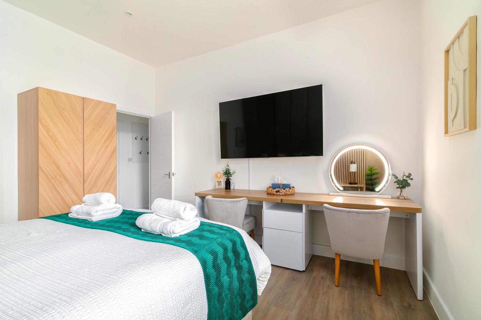 Stylish In Queens Park Apartment