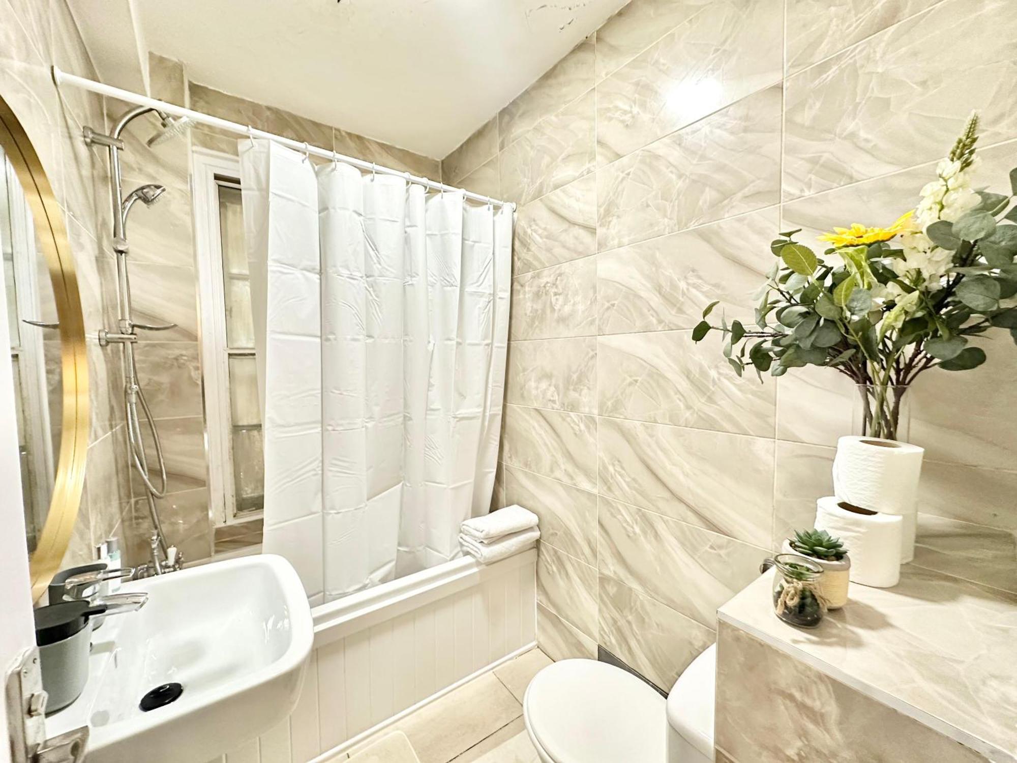 Hyde Park Comfortable Family Apartment