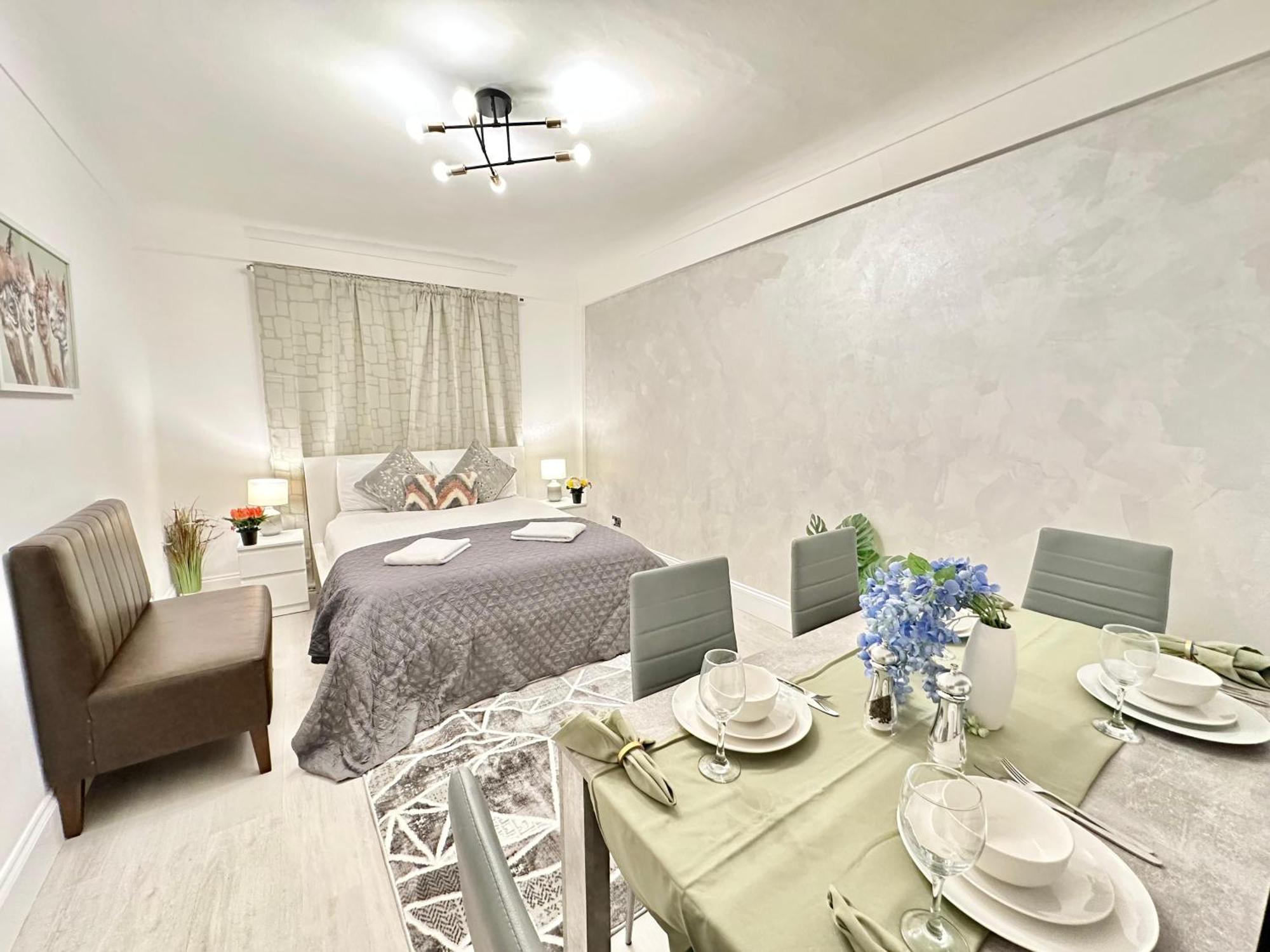 Hyde Park Comfortable Family Apartment *