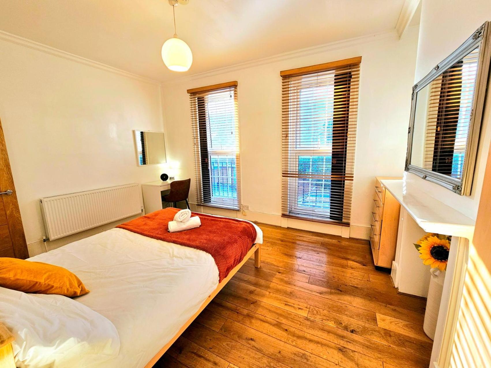 4 Bedroom, 3 Bathroom Private House In London, 3 Minutes Walk To Edgware Road Station * London