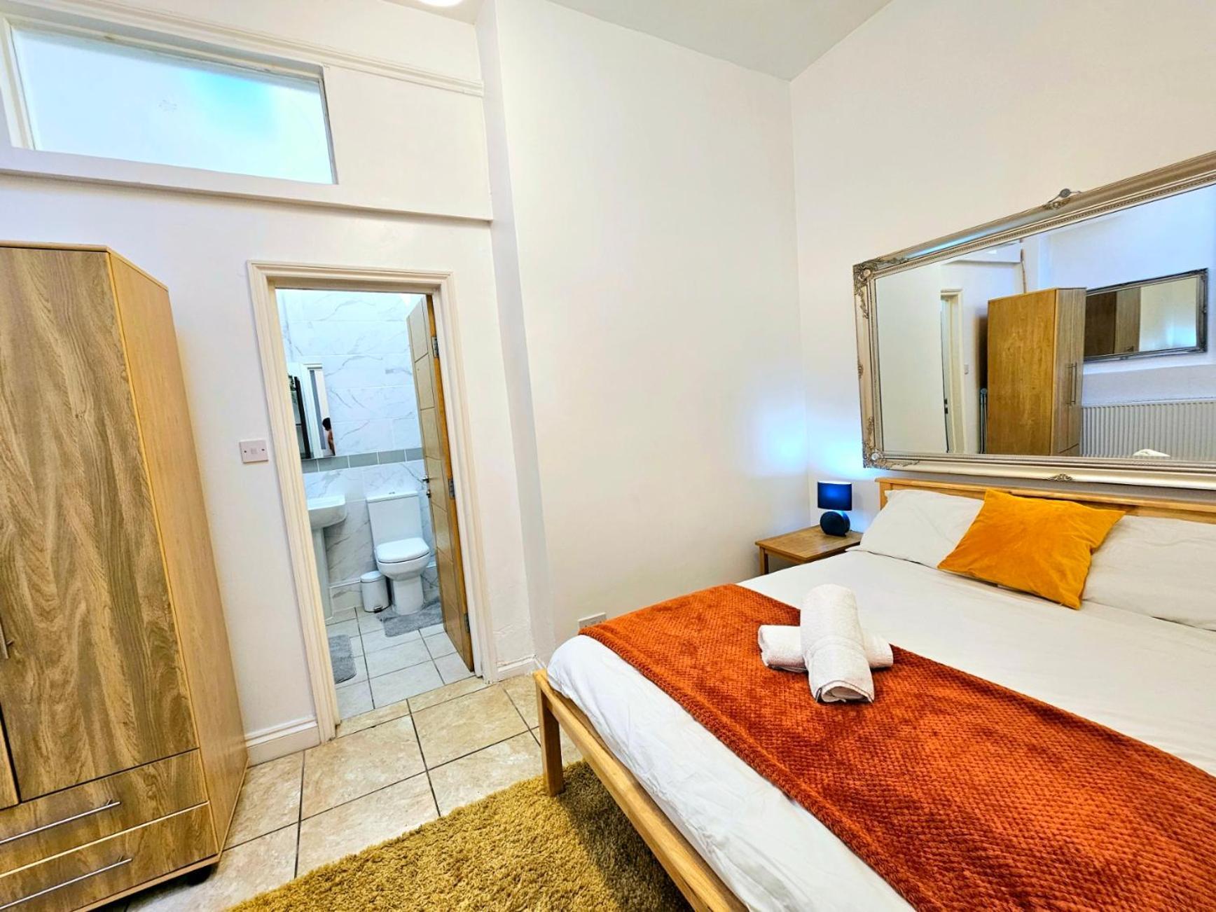 4 Bedroom, 3 Bathroom Private House In London, 3 Minutes Walk To Edgware Road Station