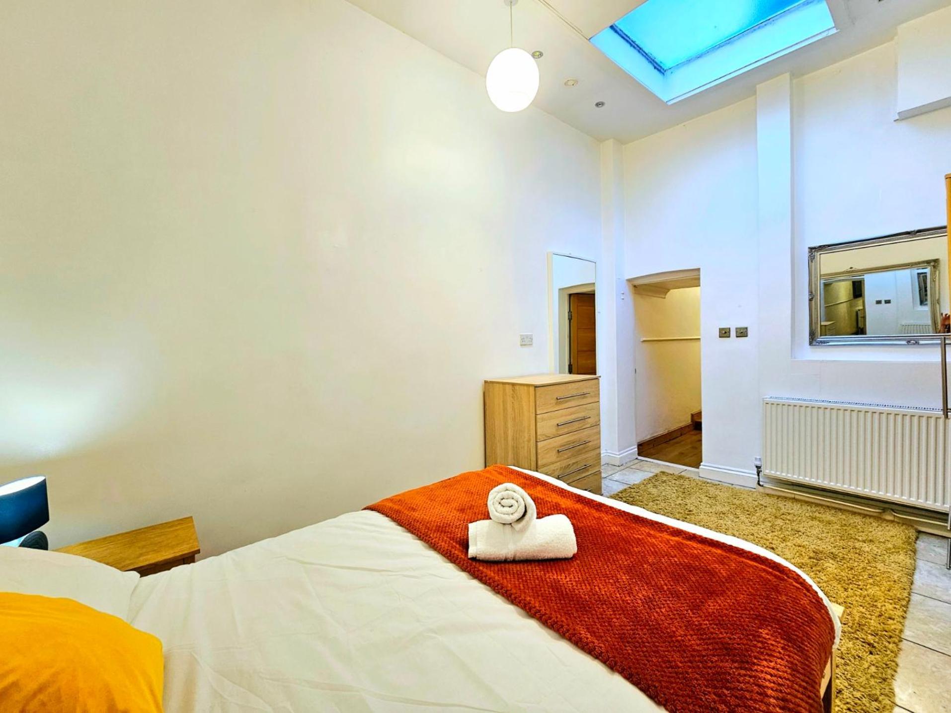 4 Bedroom, 3 Bathroom Private House In London, 3 Minutes Walk To Edgware Road Station * London